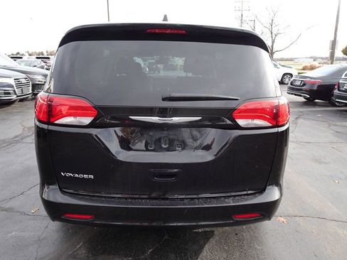 Used 2024 Chrysler Voyager LX image 7