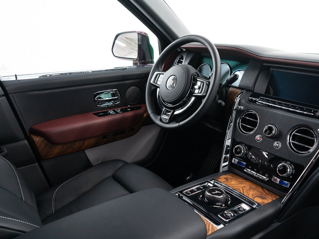 Certified 2023 Rolls-Royce Cullinan AWD/4WD image 34