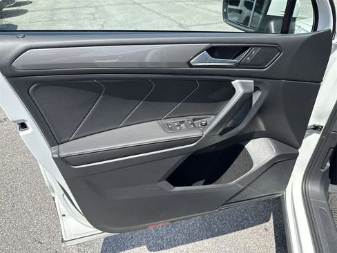 Used 2024 Volkswagen Tiguan SE image 21