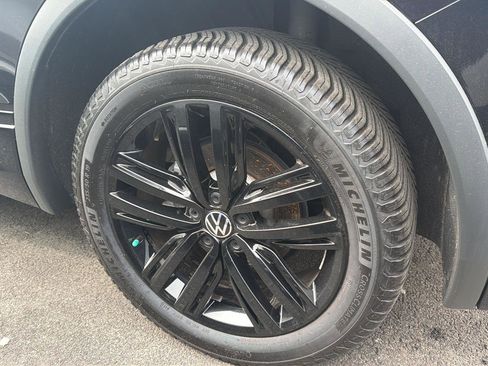 Used 2022 Volkswagen Tiguan SE R-Line image 24