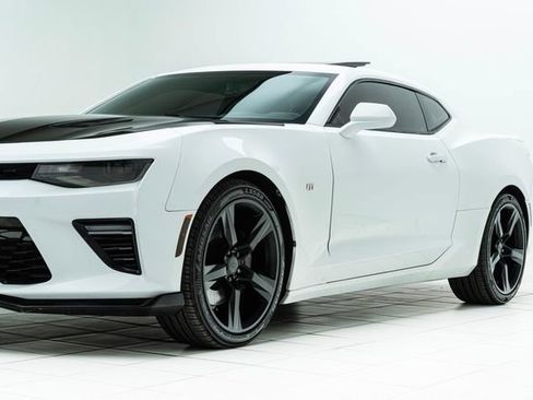 Used 2016 Chevrolet Camaro SS image 9