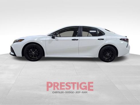 Used 2022 Toyota Camry SE image 10