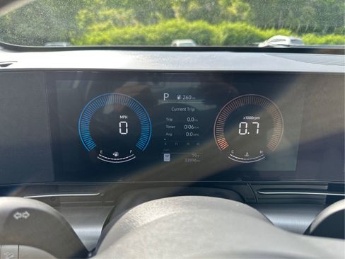 Used 2025 Hyundai Kona SEL AWD/4WD image 17