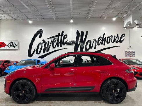 Used 2023 Porsche Macan AWD/4WD image 2