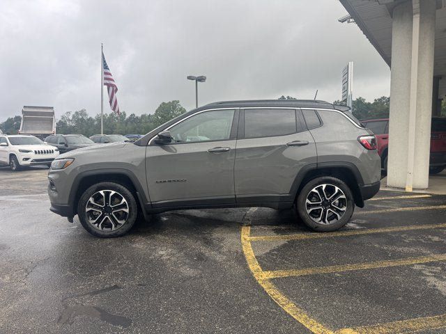 Used 2023 Jeep Compass Limited AWD/4WD image 2