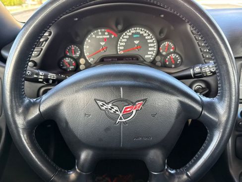 Used 2004 Chevrolet Corvette Coupe w/ Preferred Equipment Group RWD image 28