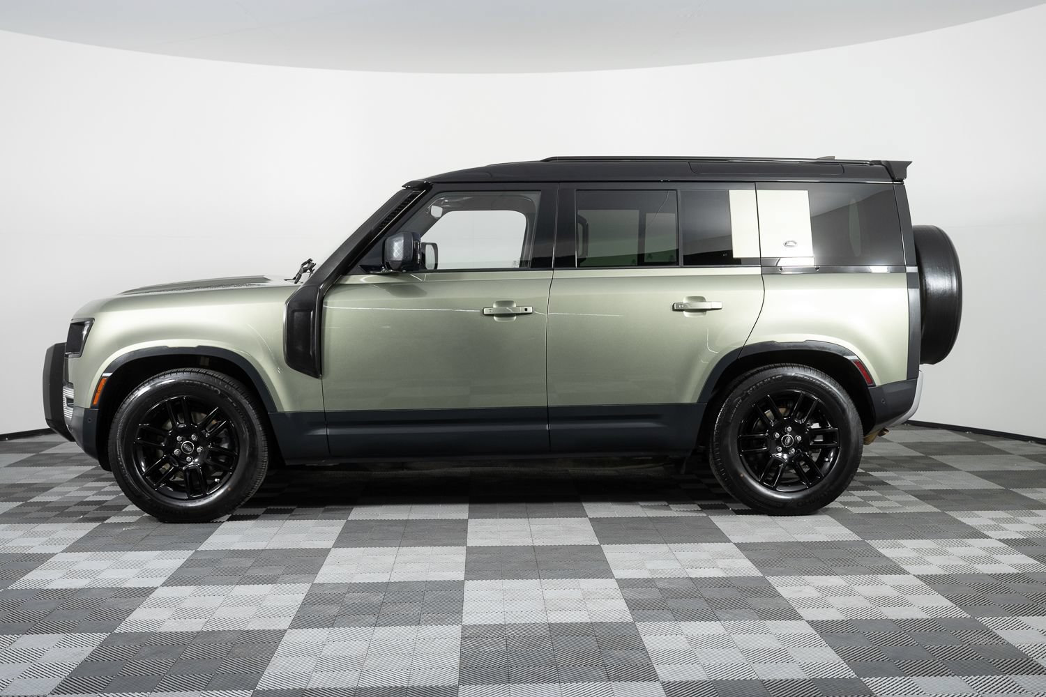 Used 2020 Land Rover Defender 110 S AWD/4WD image 3