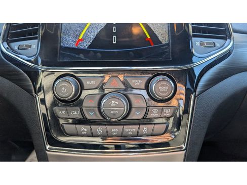 Used 2020 Jeep Grand Cherokee Laredo w/ Laredo X Package image 32