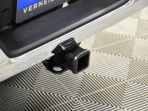 Used 2024 GMC Sierra 1500 SLT image 16