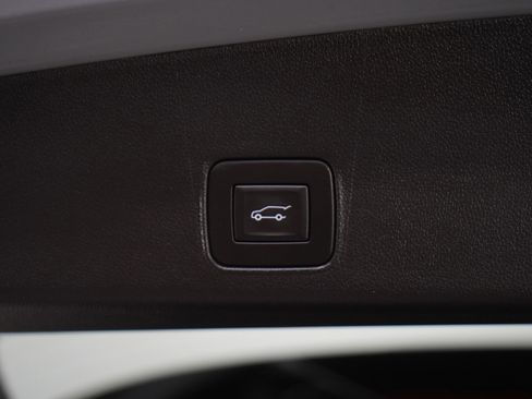 Used 2024 Chevrolet TrailBlazer LT w/ Convenience Package AWD/4WD image 17