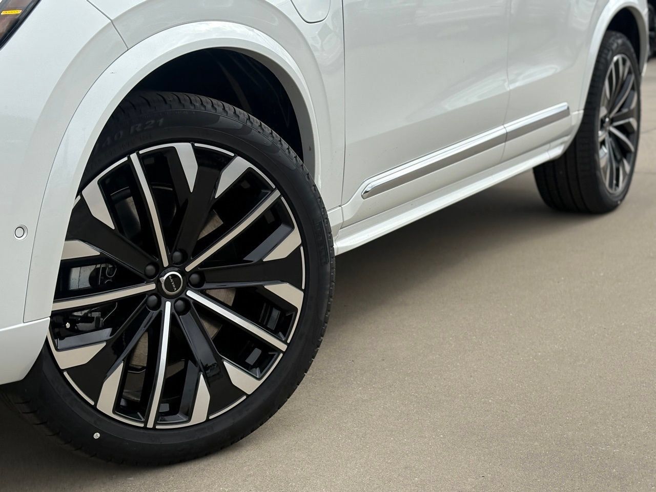 New 2026 Volvo XC90 T8 Plus w/ Protection Package Premier AWD/4WD image 10