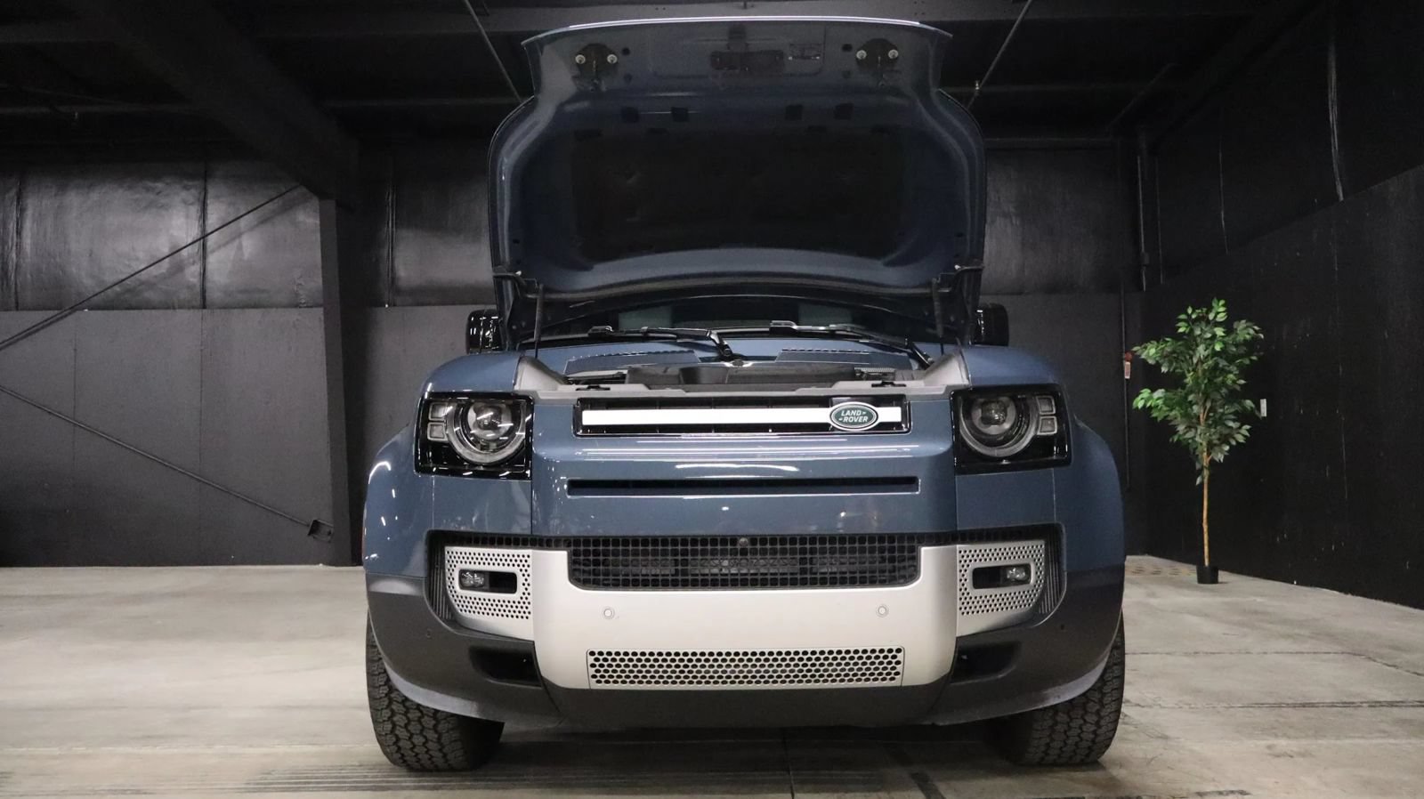 Used 2025 Land Rover Defender 110 S AWD/4WD image 28