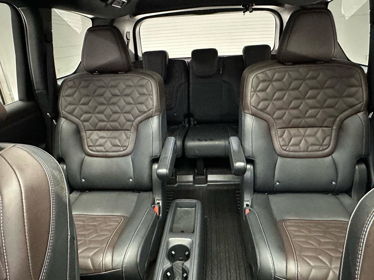 Used 2025 Nissan Armada Platinum w/ Convenience Package RWD image 31