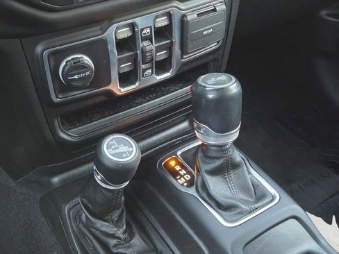 Used 2021 Jeep Wrangler Unlimited Sahara image 29