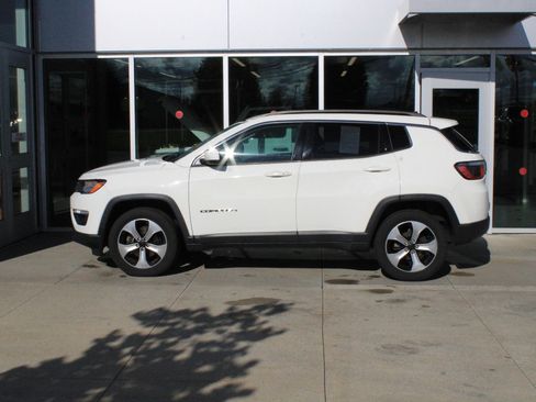 Used 2017 Jeep Compass Latitude w/ Popular Equipment Group AWD/4WD image 5