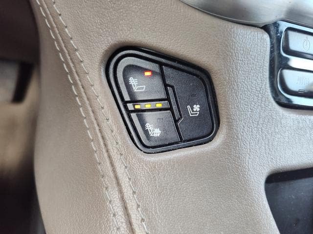 Used 2019 GMC Yukon XL SLT w/ Open Road Package AWD/4WD image 26