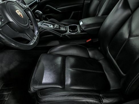 Used 2014 Porsche Cayenne Platinum Edition image 19