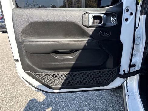 Used 2022 Jeep Wrangler Unlimited Rubicon w/ Trailer Tow Package image 36