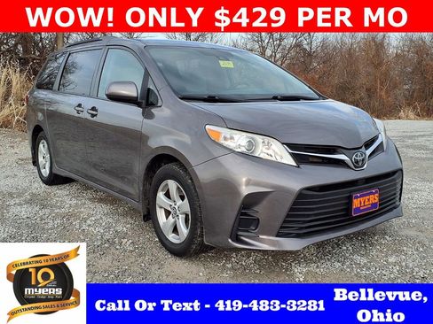 Used 2020 Toyota Sienna LE image 1