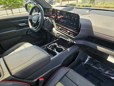 Used 2025 Chevrolet Silverado EV RST AWD/4WD image 10