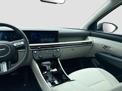 Used 2025 Hyundai Tucson SE FWD image 22