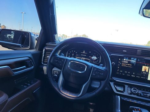 Certified 2025 GMC Sierra 1500 Denali Ultimate image 17