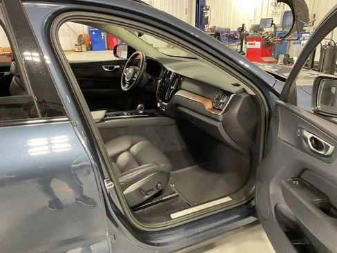 Used 2023 Volvo XC60 B5 Plus w/ Climate Package AWD/4WD image 11
