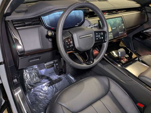 New 2025 Land Rover Range Rover Sport Dynamic SE image 3