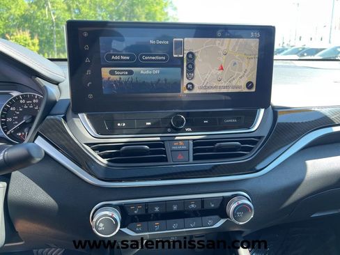 Used 2023 Nissan Altima 2.5 SR w/ SR Premium Package AWD/4WD image 11