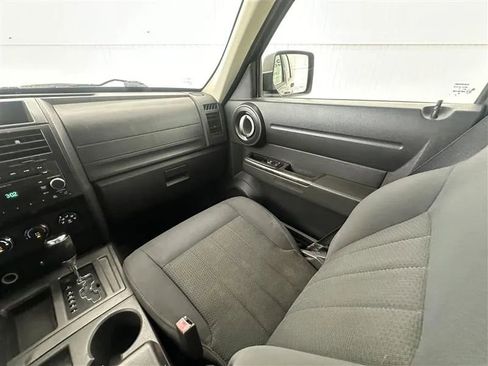 Used 2011 Dodge Nitro Heat w/ Popular Equipment Group image 18