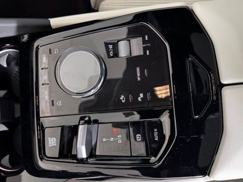 New 2026 BMW 550e xDrive w/ Premium Package AWD/4WD image 14