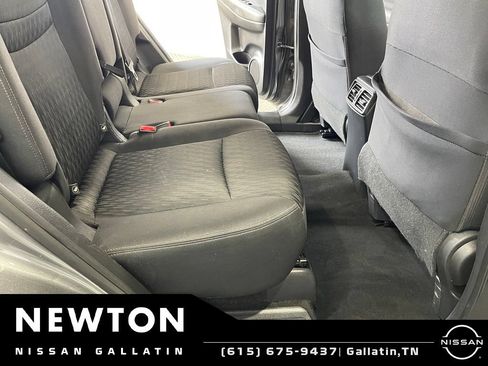 Used 2018 Nissan Rogue SV FWD image 16