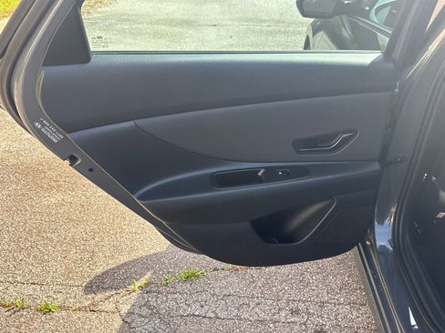 Used 2025 Hyundai Elantra SEL image 21