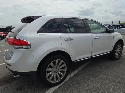 Used 2014 Lincoln MKX FWD w/ Equipment Group 102A image 3