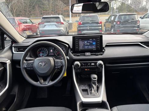 Used 2021 Toyota RAV4 LE image 9