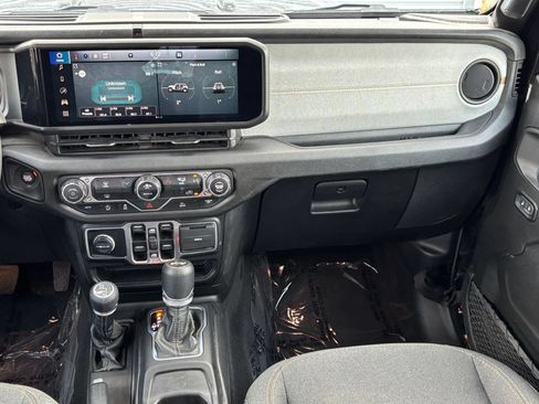 Used 2025 Jeep Wrangler Unlimited Sport AWD/4WD image 34