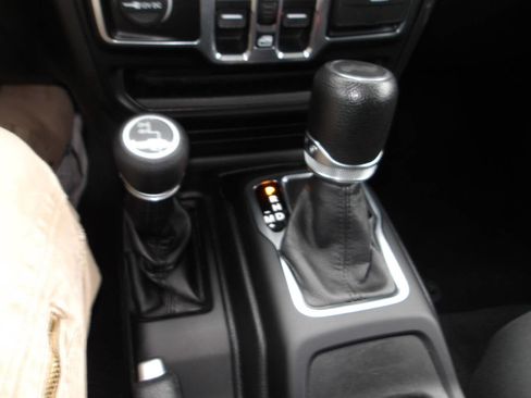 Used 2020 Jeep Wrangler Unlimited Sport S image 14