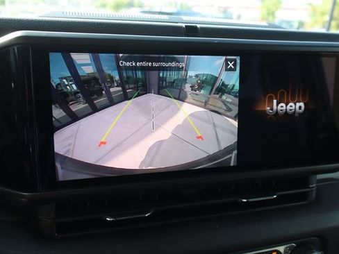 Used 2024 Jeep Wrangler Unlimited AWD/4WD image 42