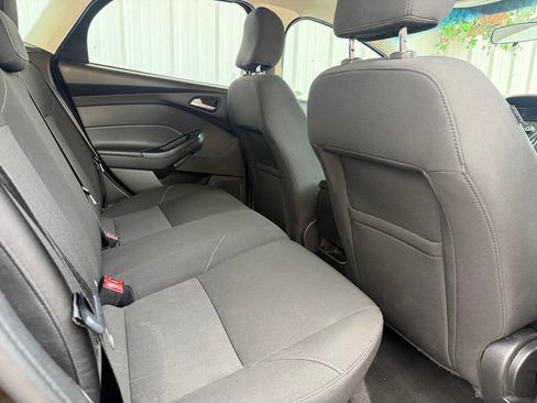 Used 2016 Ford Focus SE FWD image 15