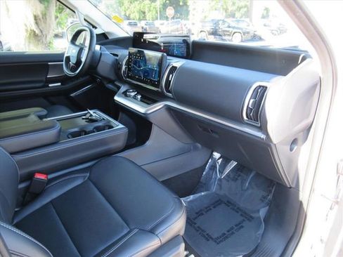 Used 2025 Ford Expedition Platinum AWD/4WD image 10