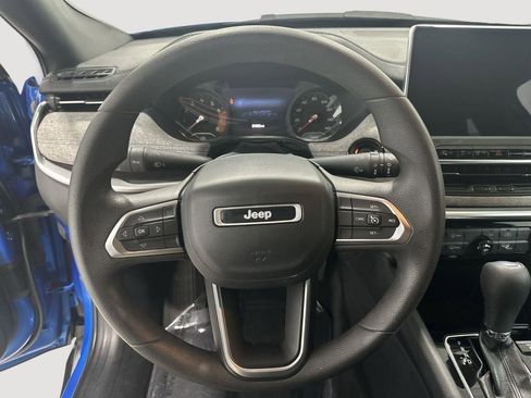 Used 2023 Jeep Compass Sport image 11