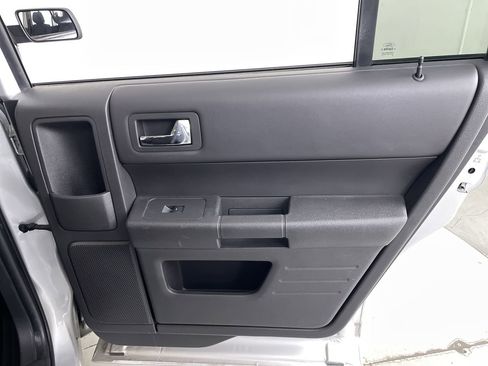 Used 2019 Ford Flex SE image 23