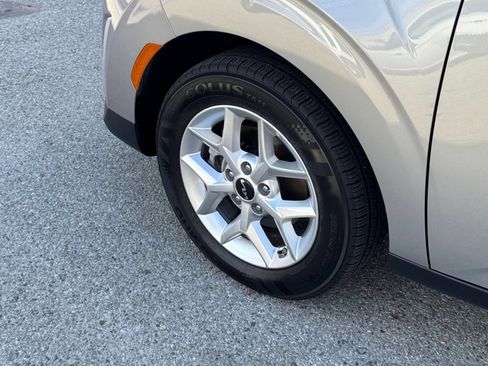 Used 2025 Kia Soul LX w/ LX Technology Package FWD image 27