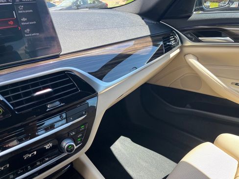 Used 2021 BMW 530i xDrive w/ Convenience Package image 32