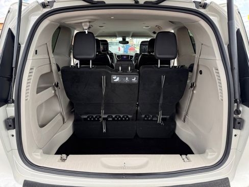 Used 2017 Chrysler Pacifica Touring-L Plus image 34