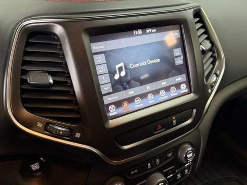 Certified 2022 Jeep Cherokee Trailhawk w/ Technology Group B image 28