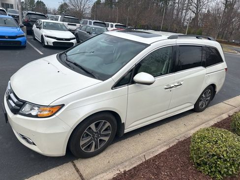 Used 2014 Honda Odyssey Touring Elite image 3