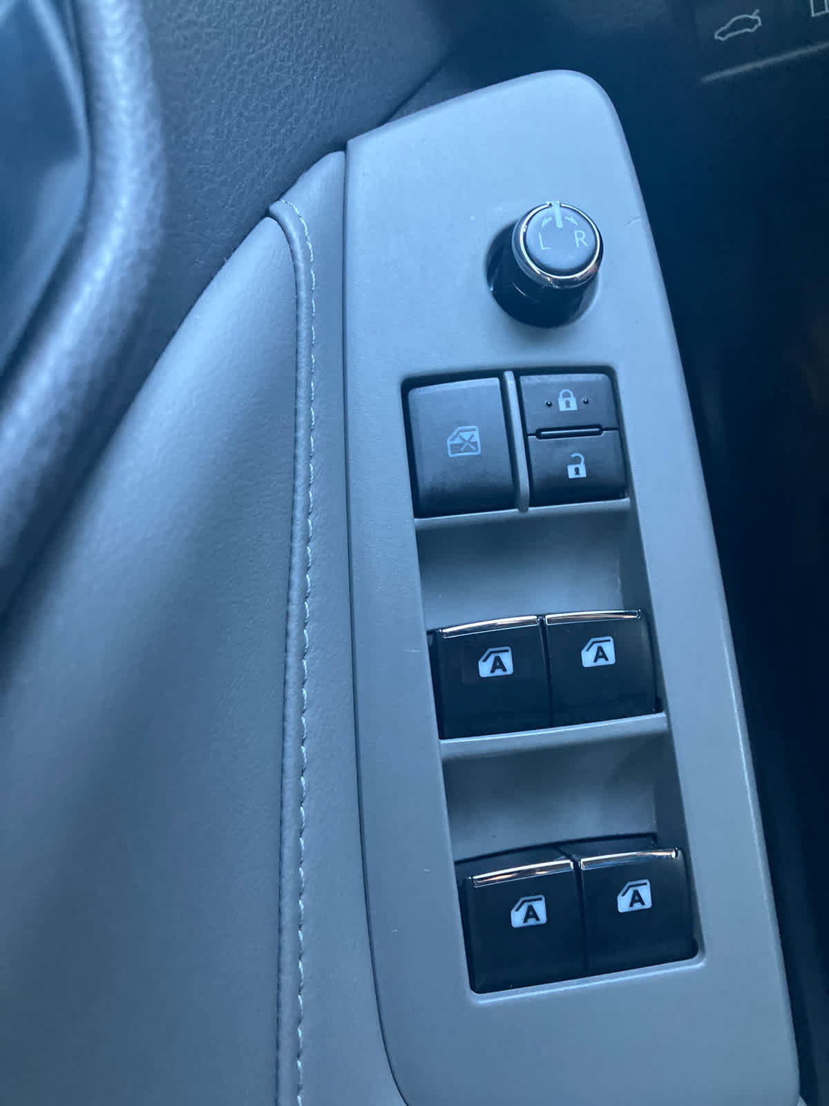 Used 2019 Toyota Avalon XLE w/ Moonroof Package FWD image 12