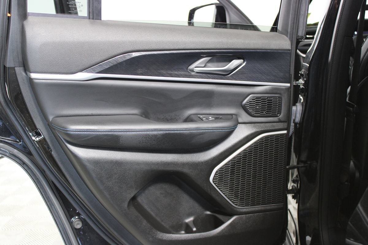 Used 2023 Jeep Grand Cherokee Trailhawk AWD/4WD image 29