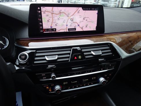 Used 2019 BMW 530e xDrive w/ Convenience Package image 19